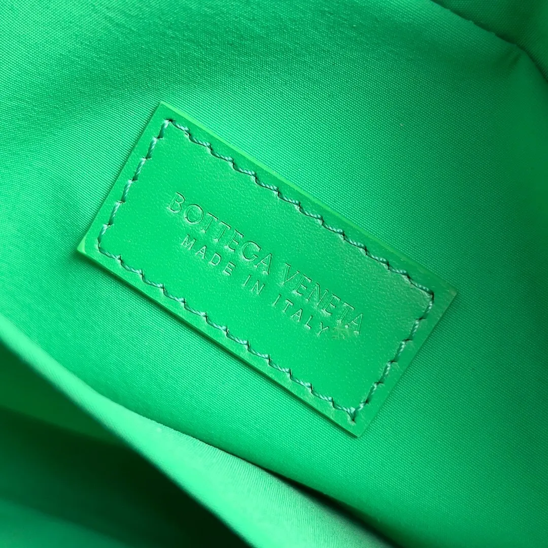 All categories 💚 Authentic bags 💚 BV 2025 new BV toiletry bag
